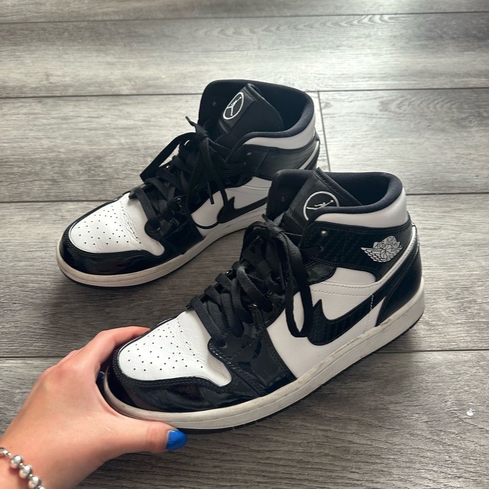 black and white jordan 1 mids